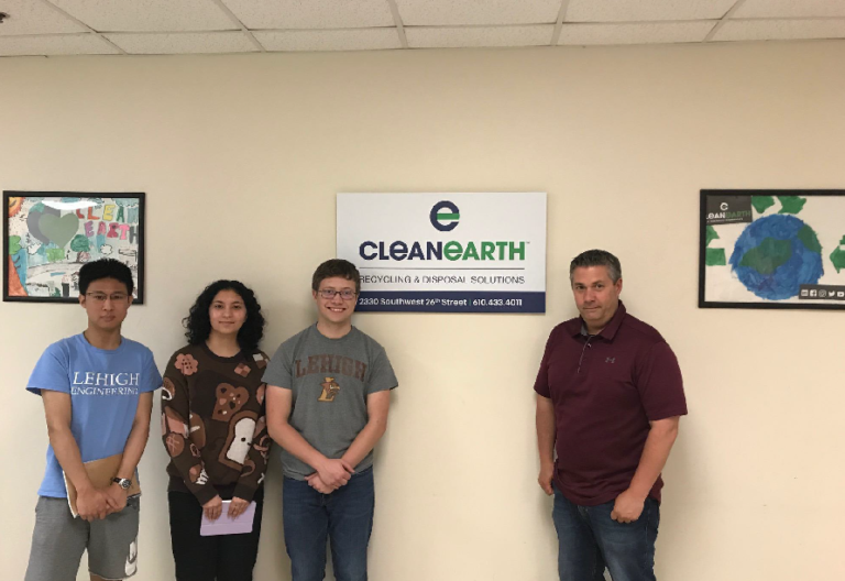 Image of Loewy Institute Summer 2023 Moutaintop Experience undergraduate researchers at CleanEarth Facility.